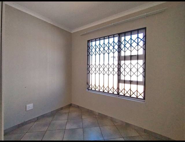 3 BEDROOM FREESTANDING TO LET IN BRENTHURST